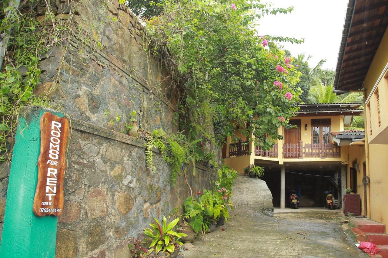 Guruge Guest House Ahangama Exterior photo