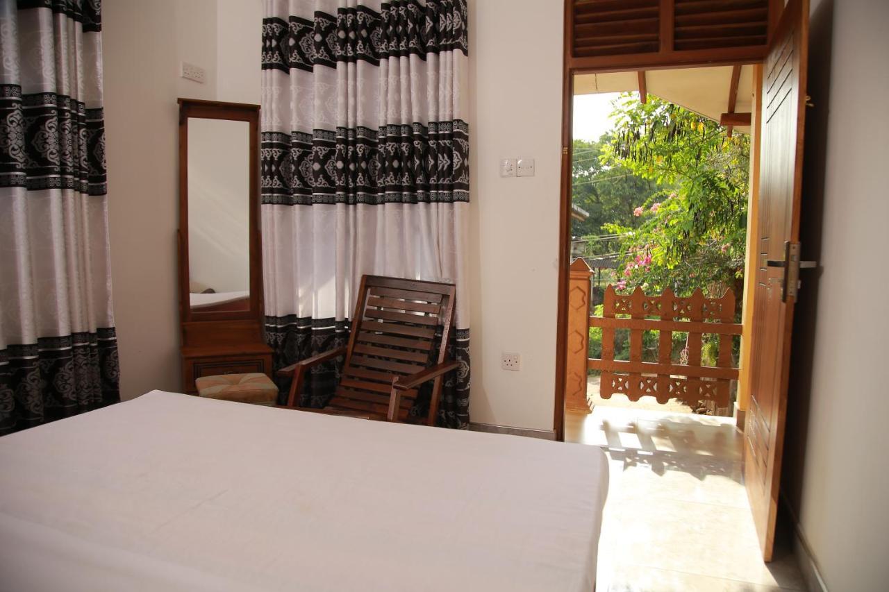 Guruge Guest House Ahangama Exterior photo
